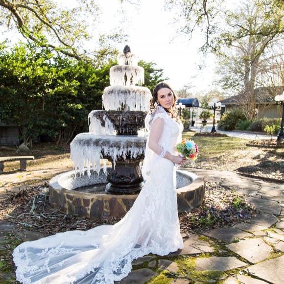 Wedding dress - Picture 2 of 5